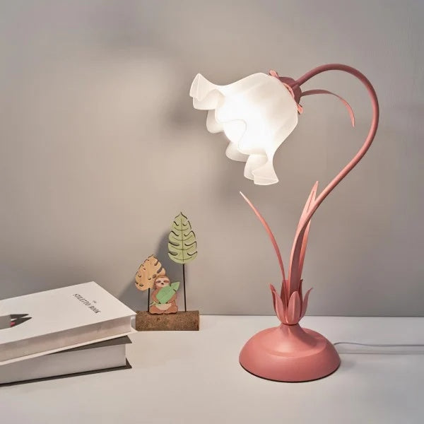 Bordlampen sett ovenfra som viser blomsterdesignet