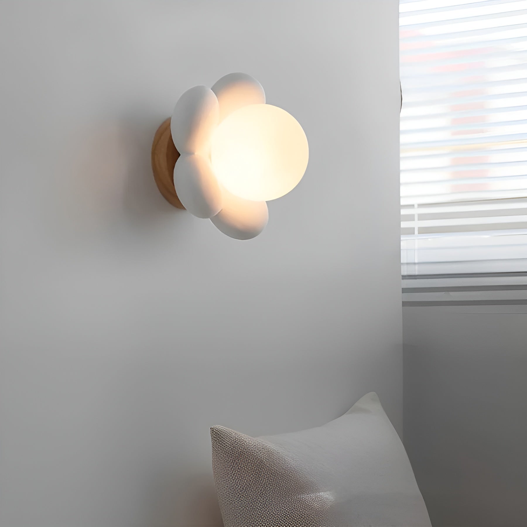 Vegglampe i Blomstform  – Dekorativ og Varm Belysning | Perfekt for Stue og Soverom