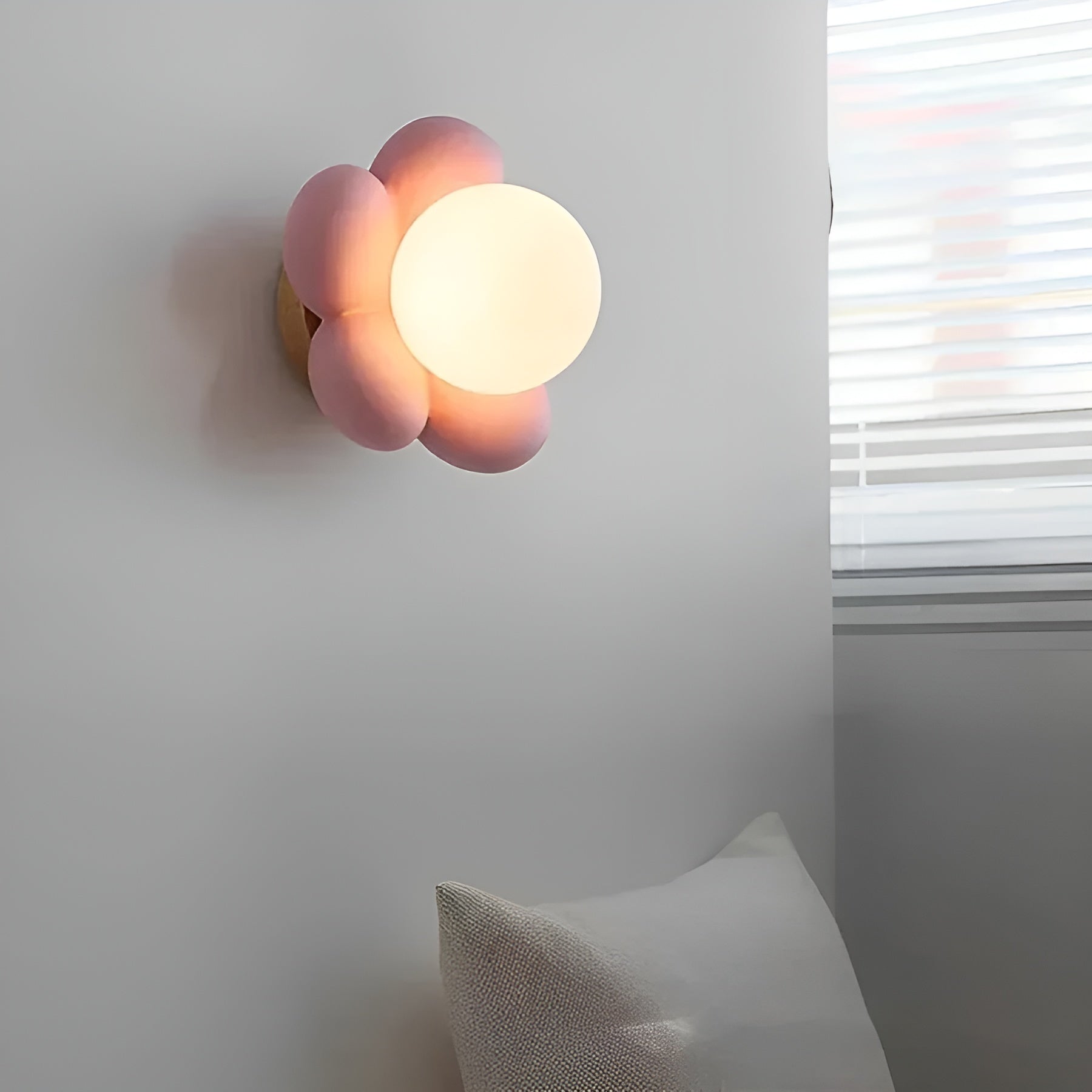Vegglampe i Blomstform  – Dekorativ og Varm Belysning | Perfekt for Stue og Soverom