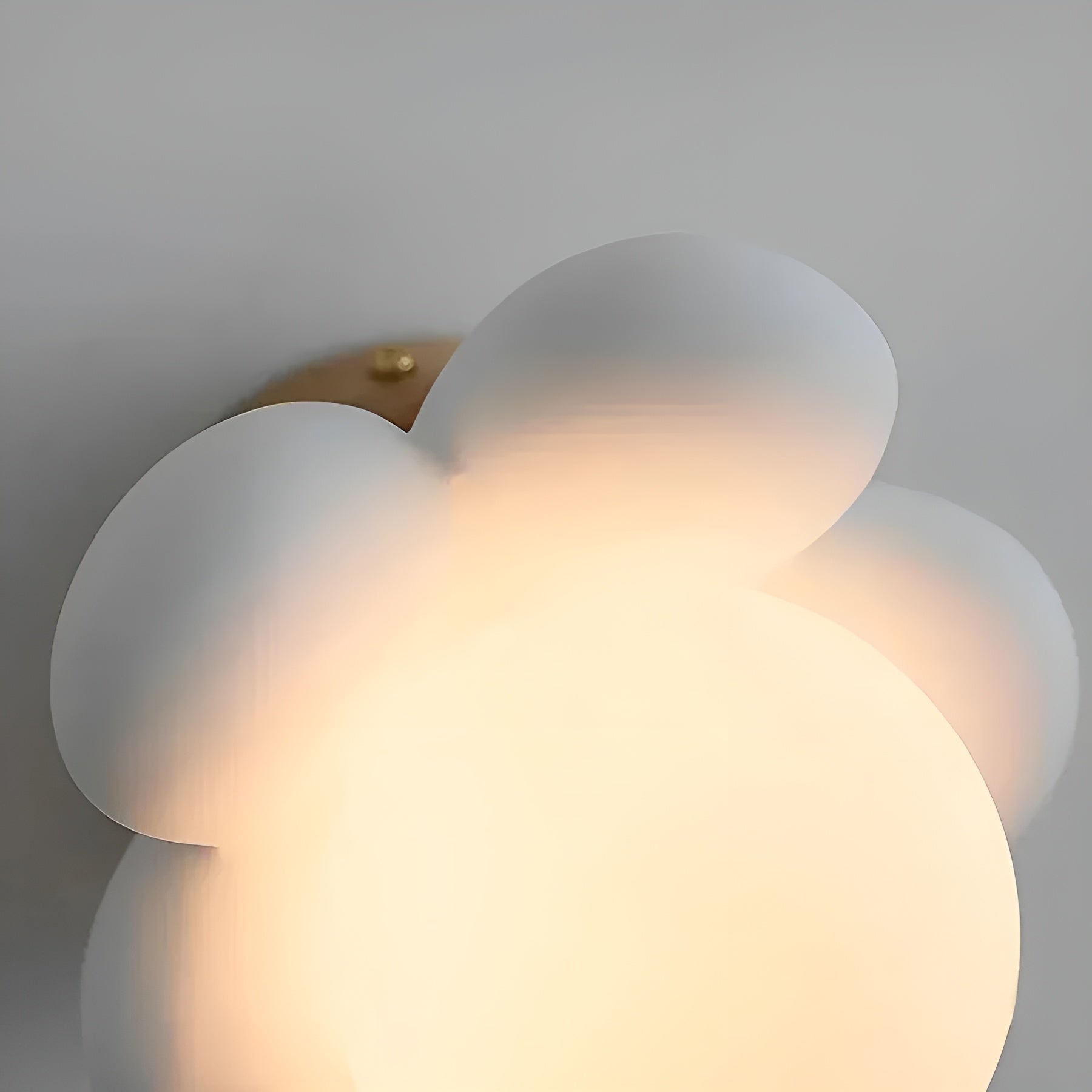 Vegglampe i Blomstform  – Dekorativ og Varm Belysning | Perfekt for Stue og Soverom