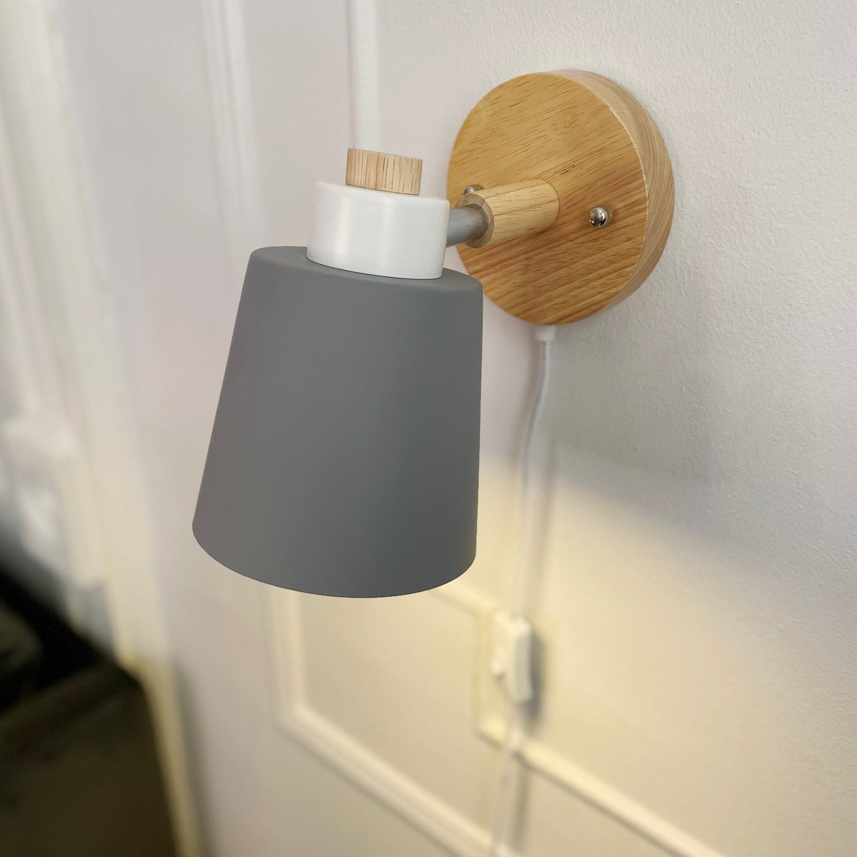 Vegglampe i gang – stilren og funksjonell belysning