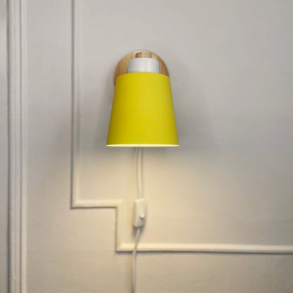 Grønn vegglampe – produktbilde mot nøytral bakgrunn