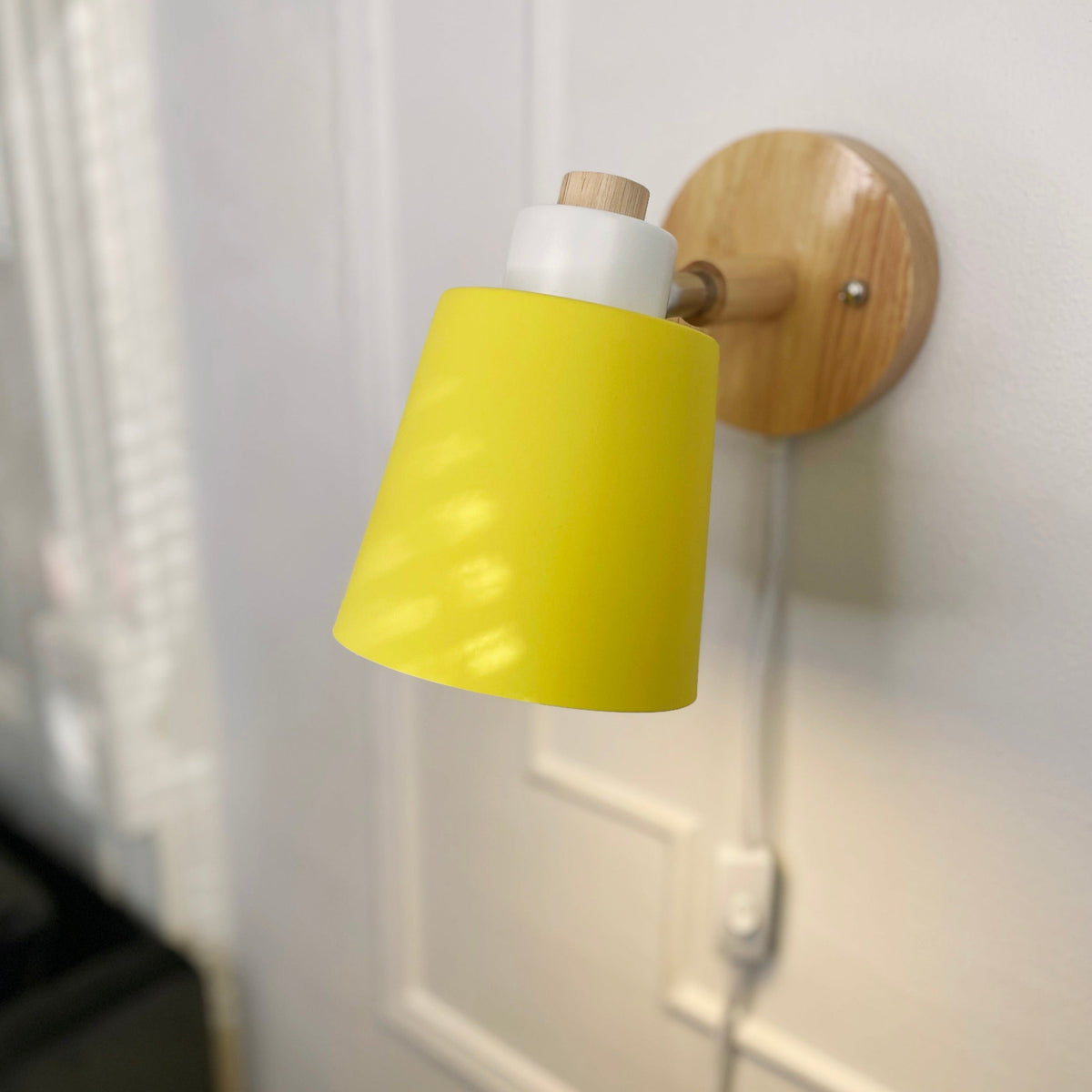 Rosa vegglampe – produktbilde mot nøytral bakgrunn