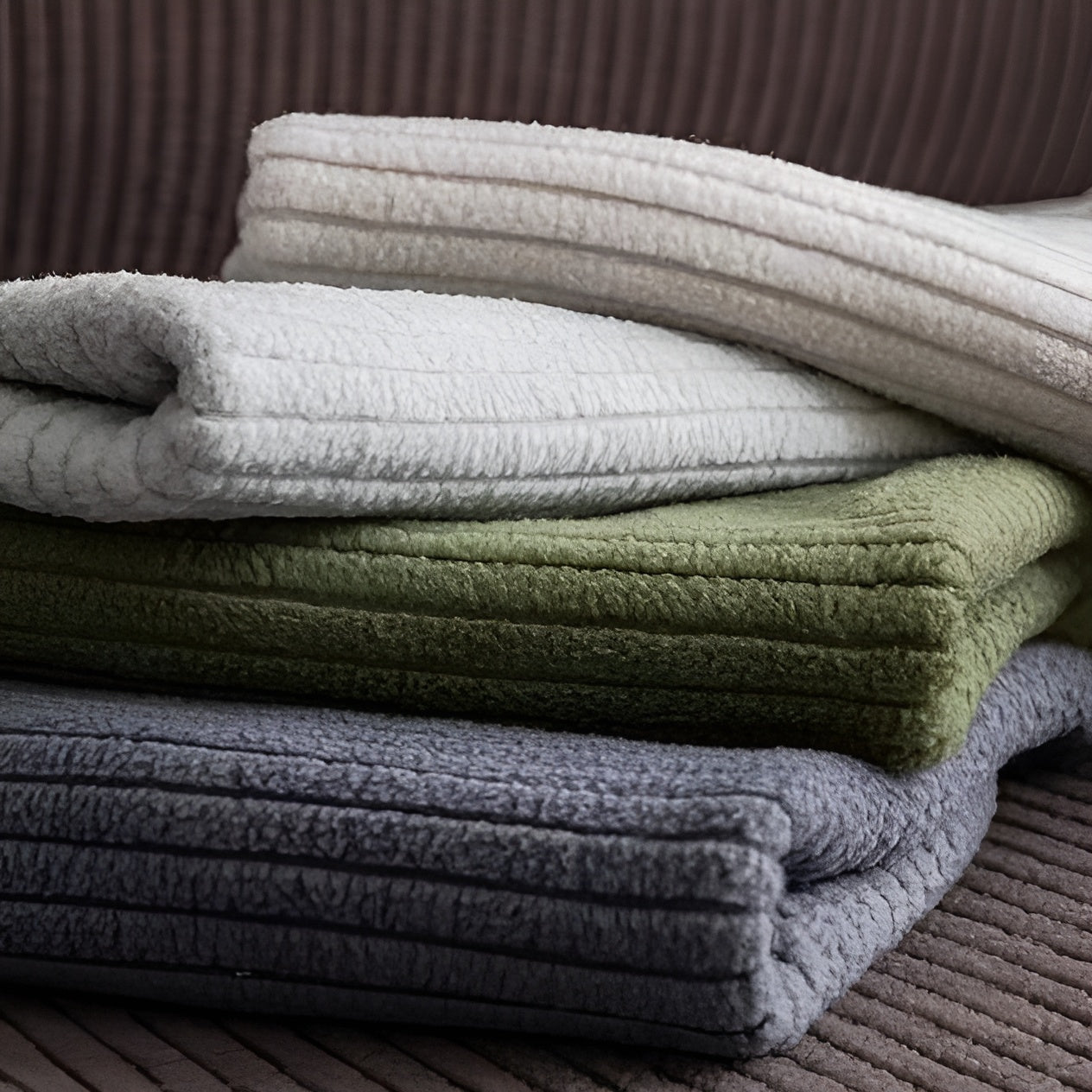 Sofatrekk i Kordfløyel – Mykt, Tøyelig og Slitesterkt | Vertikalt Stripemønster