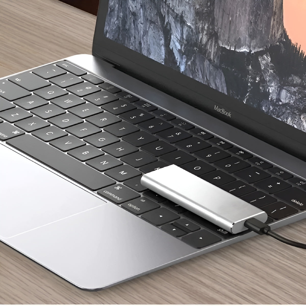 Ekstern SSD Disk 4TB – Rask og Kompakt | Perfekt for Lagring og Sikkerhetskopi