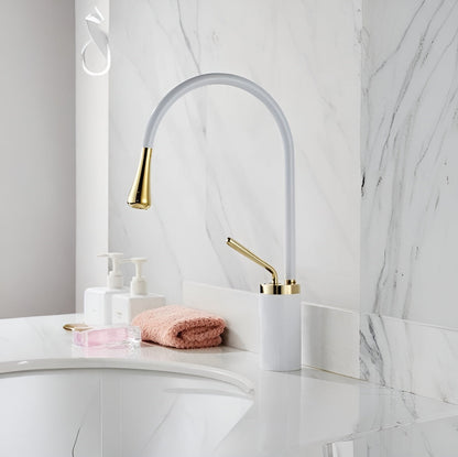 Roterbar Vannkran – Elegant og Moderne | Praktisk for Kjøkken og Bad