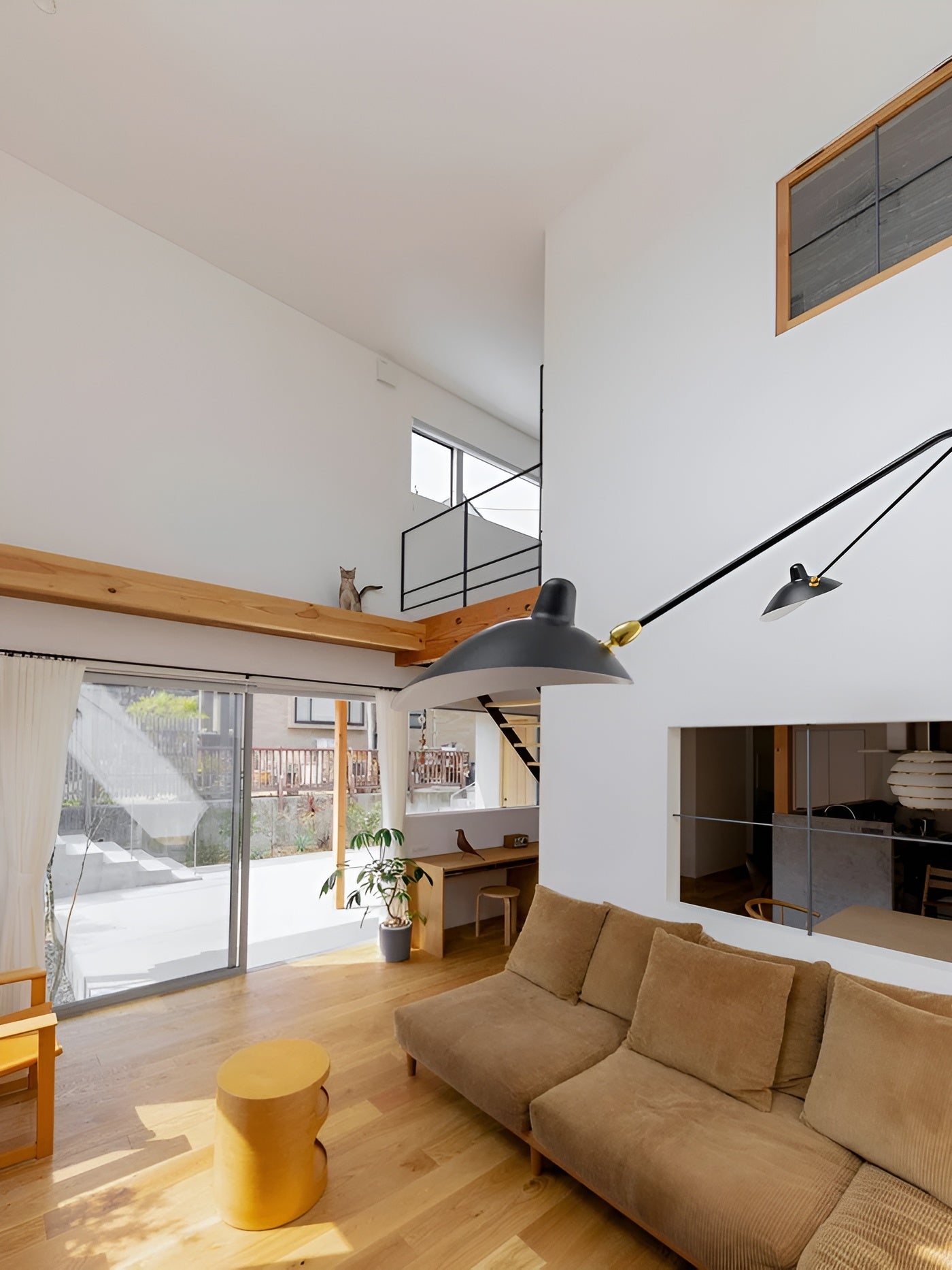 Vegglampe med Svingarm – Elegant og Tidløs | Perfekt for Soverom og Hjemmekontor