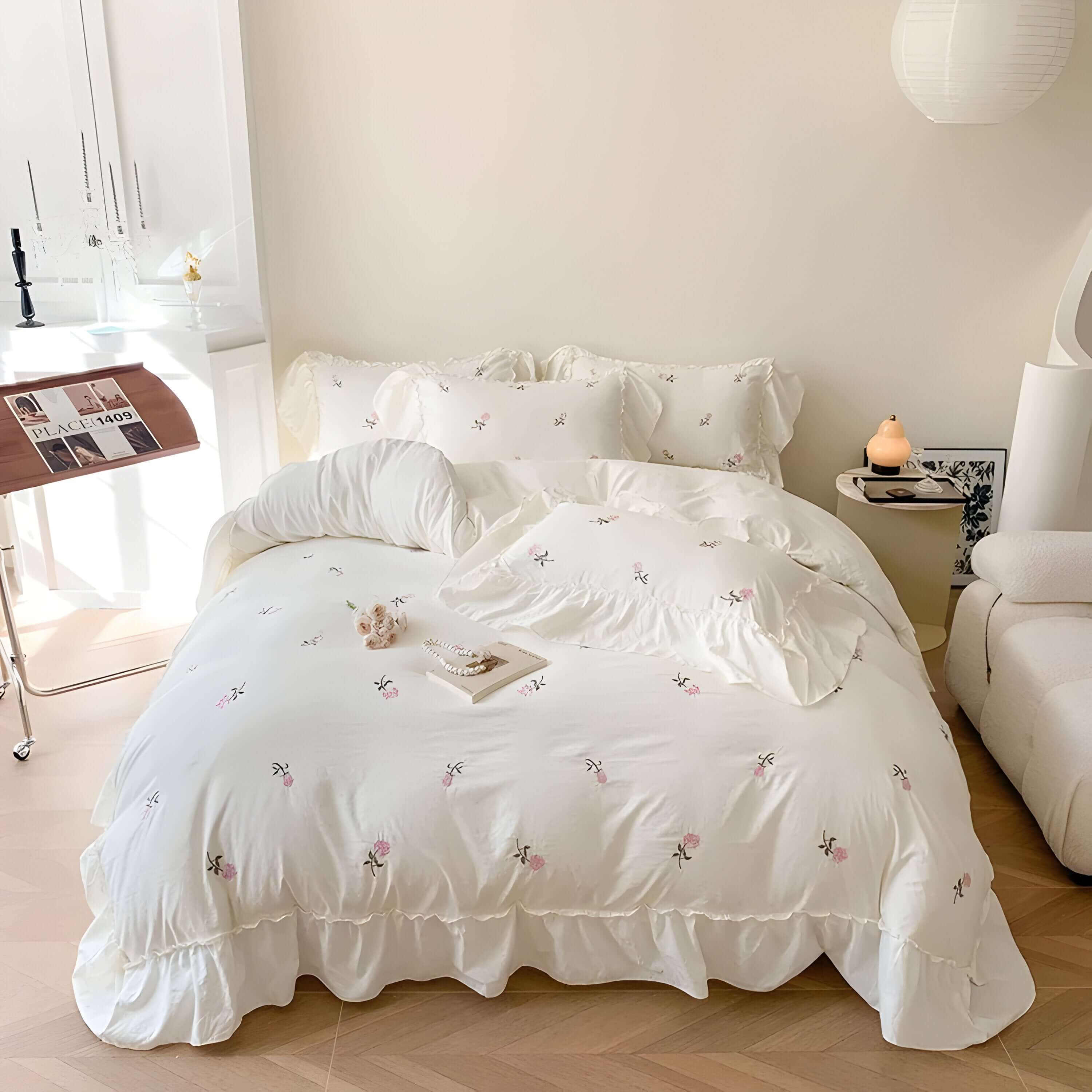 Rosabelle – Dynetrekksett med Brodert Rose (3 Deler)