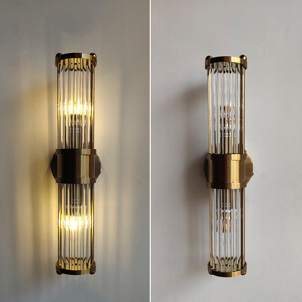 Enkel montering av klassisk vegglampe med gullfinish