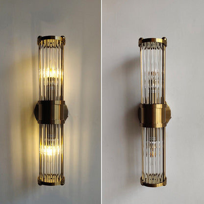 Enkel montering av klassisk vegglampe med gullfinish