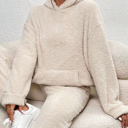 Beige teddysett med matchende bukser – komfortabel hjemmedrakt