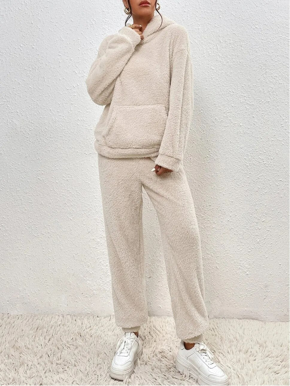 Teddy hjemmedress med hette i hvit – myk loungewear for kvinner