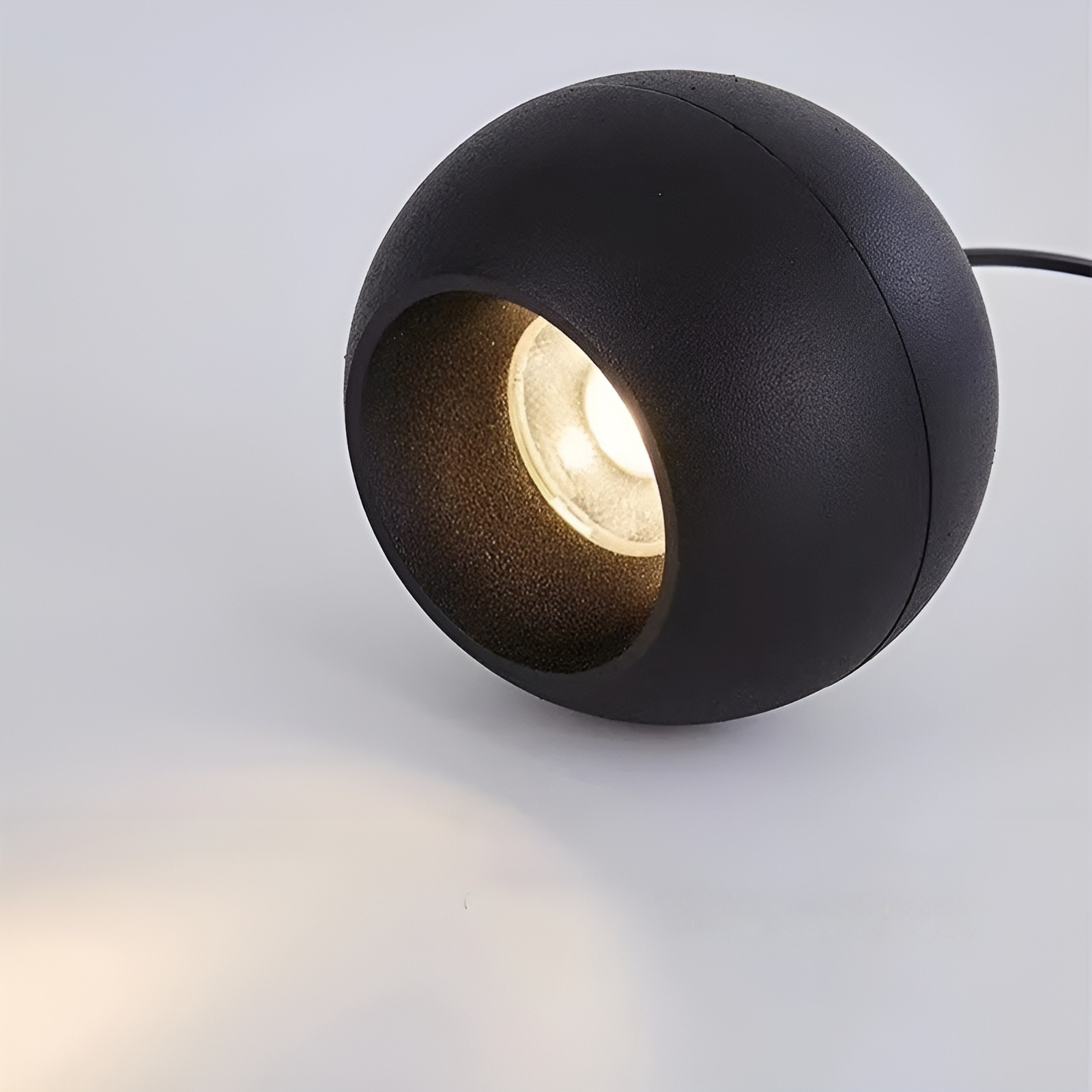 Minimalistisk Kulependellampe – Moderne og Elegant | Perfekt for Kjøkken, Stue og Kafé