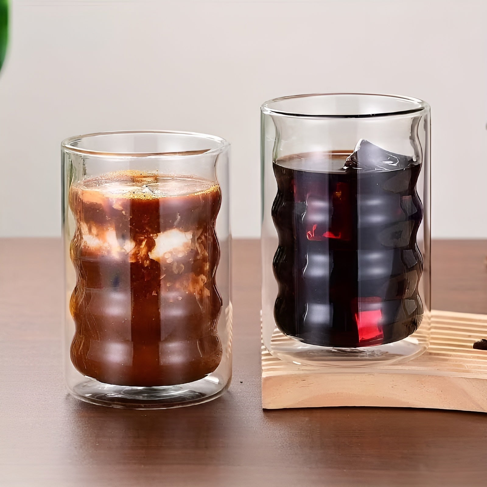 Dobbeltvegget Drikkeglass – Isolerende og Varmebestandig | Perfekt for Varme og Kalde Drikker