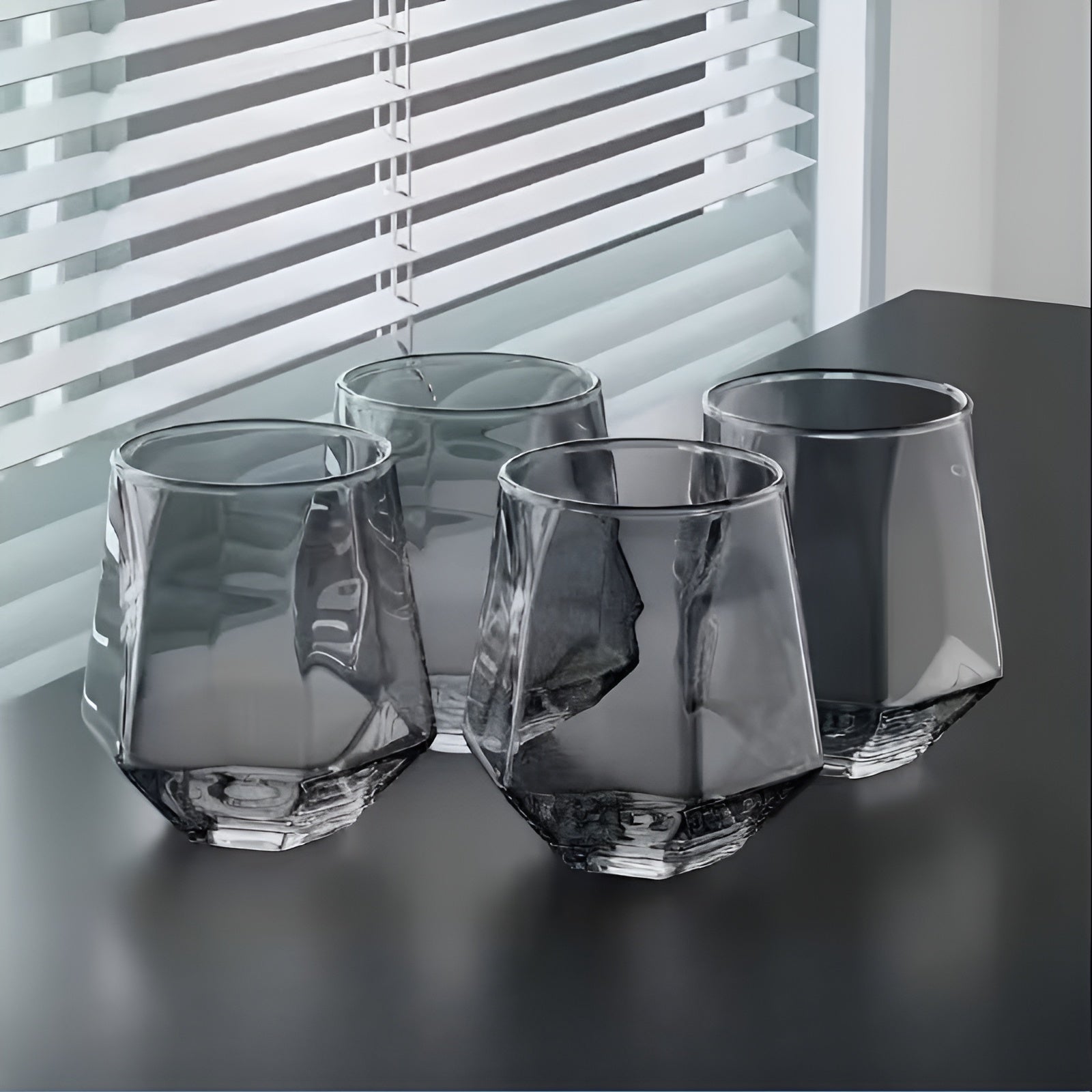 Glasskopper i Transparent Design 4 stk – Stilrent og Dekorativt Design | 300 ml Glass for Vann Juice og Te - Askefarget