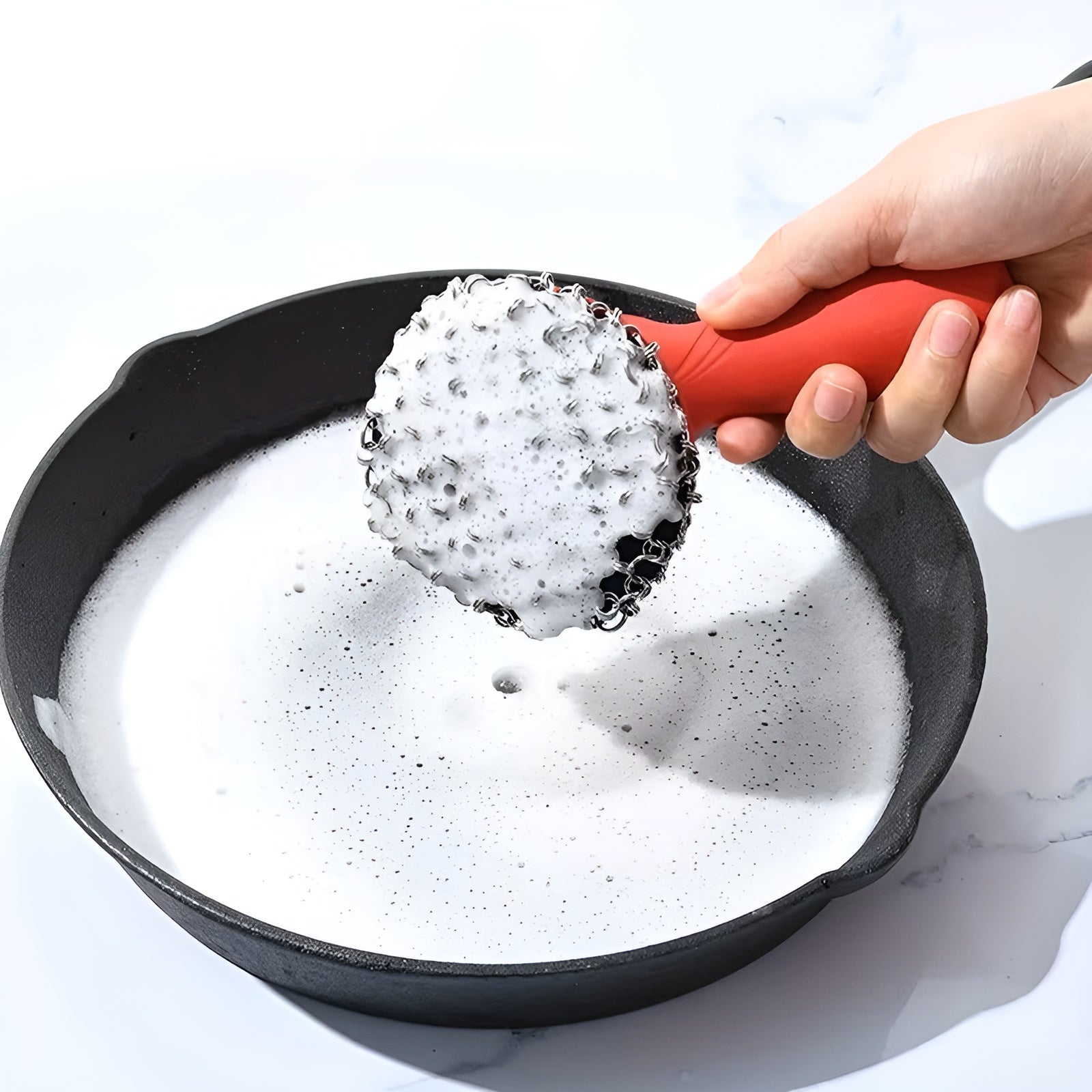 Kjettingbørste I Rustfritt Stål – Fjerner Fastbrent Smuss Enkelt | Perfekt For Støpejernspanner Og Dutch Oven - 1