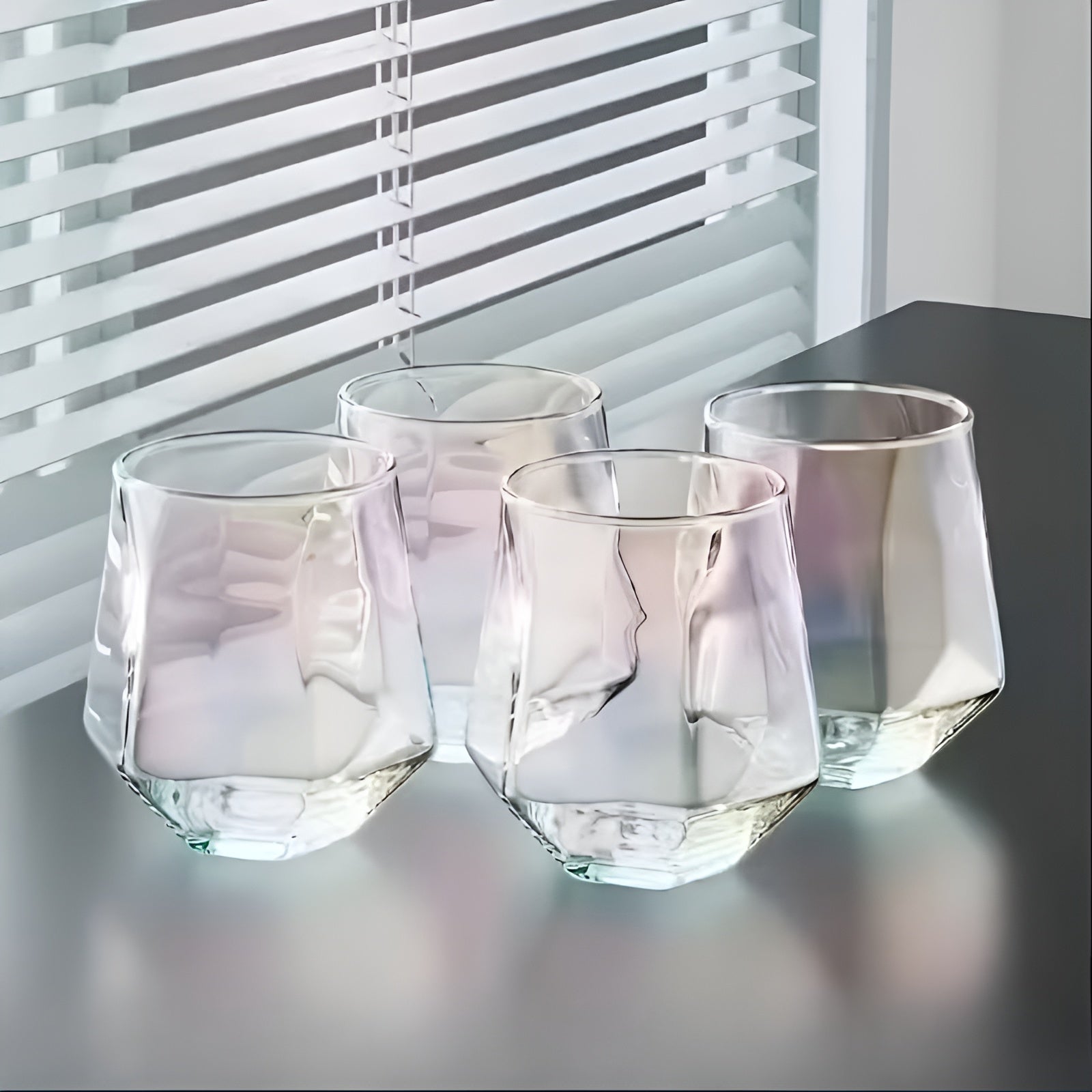 Glasskopper i Transparent Design 4 stk – Stilrent og Dekorativt Design | 300 ml Glass for Vann Juice og Te - Fargerik