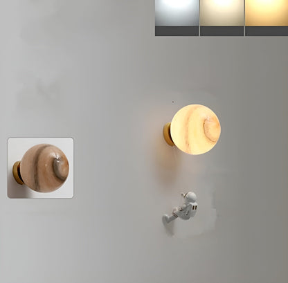 Astronaut Vegglampe – Dekorativ Lampe med Planet og Glasskule | Perfekt for Barnerom og Nattbord
