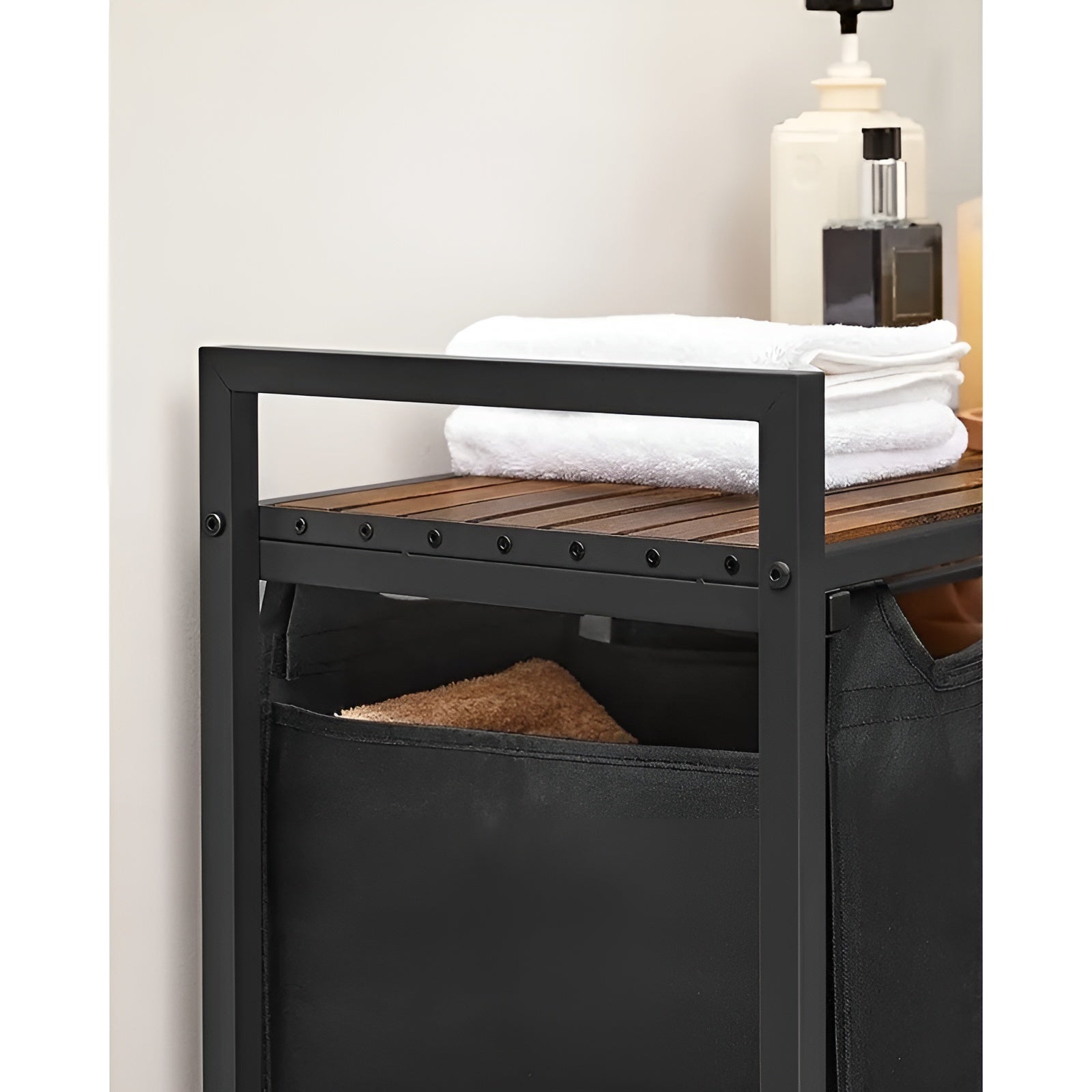 Kleskurv Med Rom – Uttrekkbar Kleskurv Med Oppbevaringsrom | Svart Metall Og Trelook I Brunt