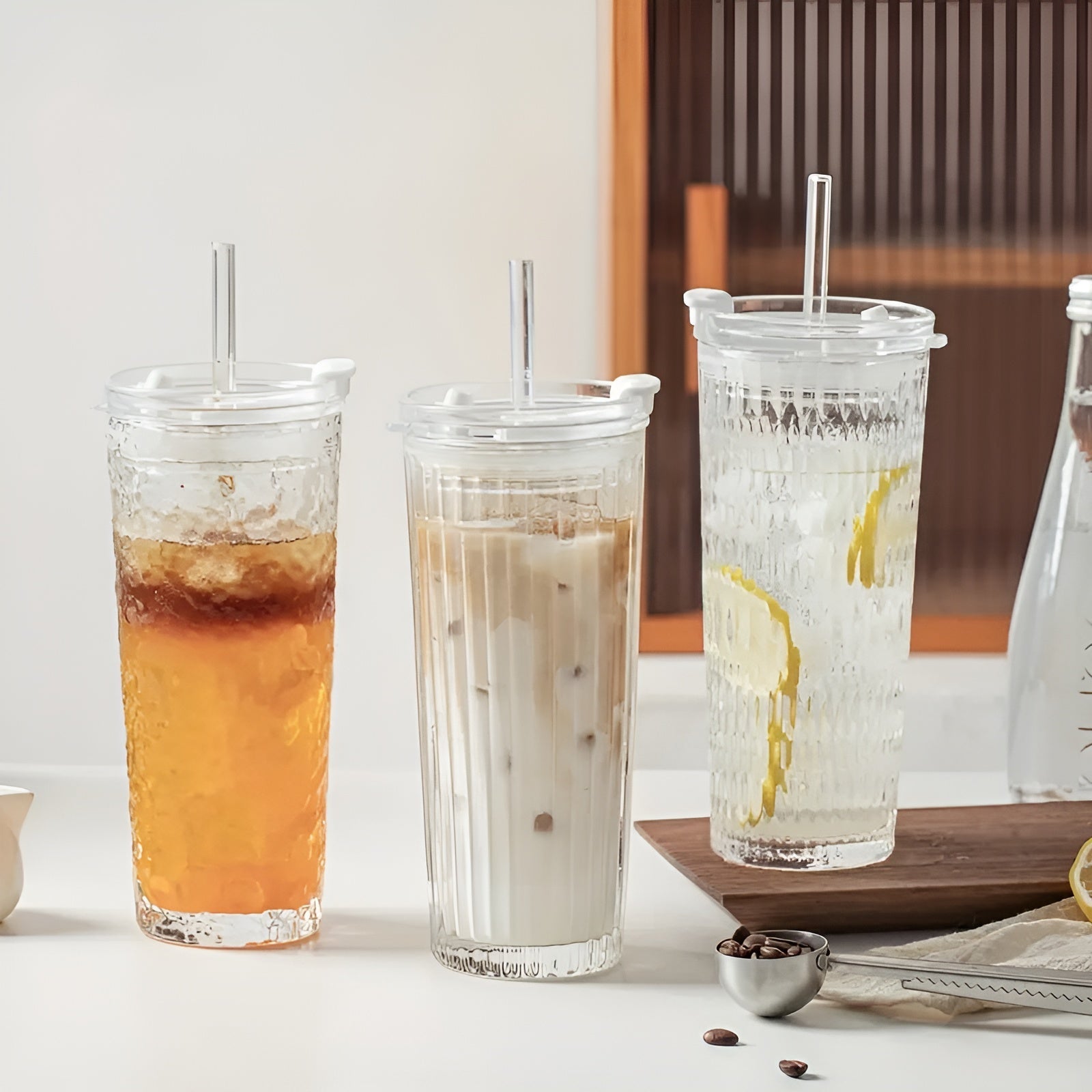 Glass med Lokk og Sugerør – Gjenbrukbare og Sklisikre | Perfekt for Kaffe, Te og Kald Drikke