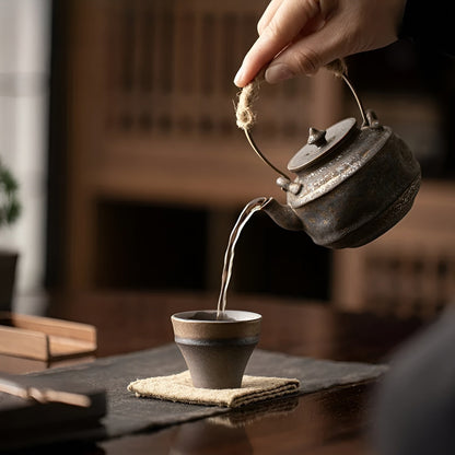 Støpejernstekanne – Håndlaget med Glasur | Perfekt for Japanske Te-seremonier