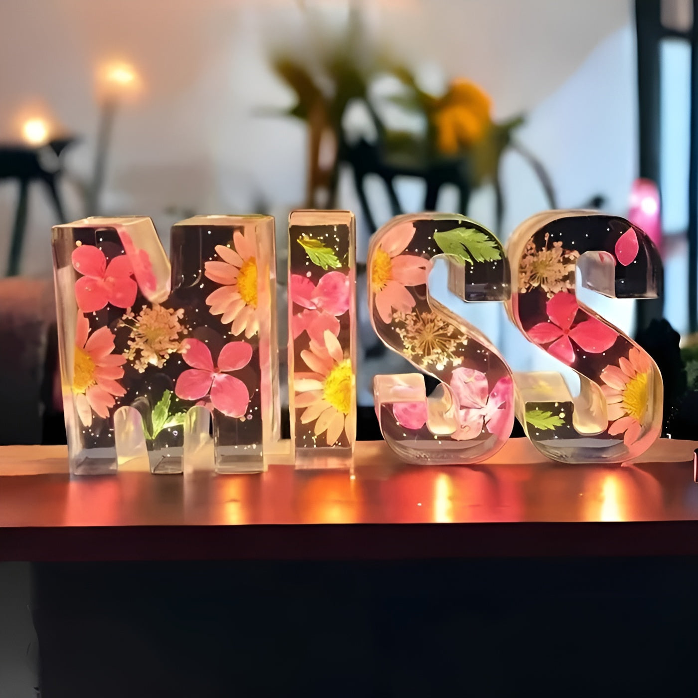 Blomster Bokstavlampe – Dekorativ og Koselig | Perfekt til Hjem og Fest