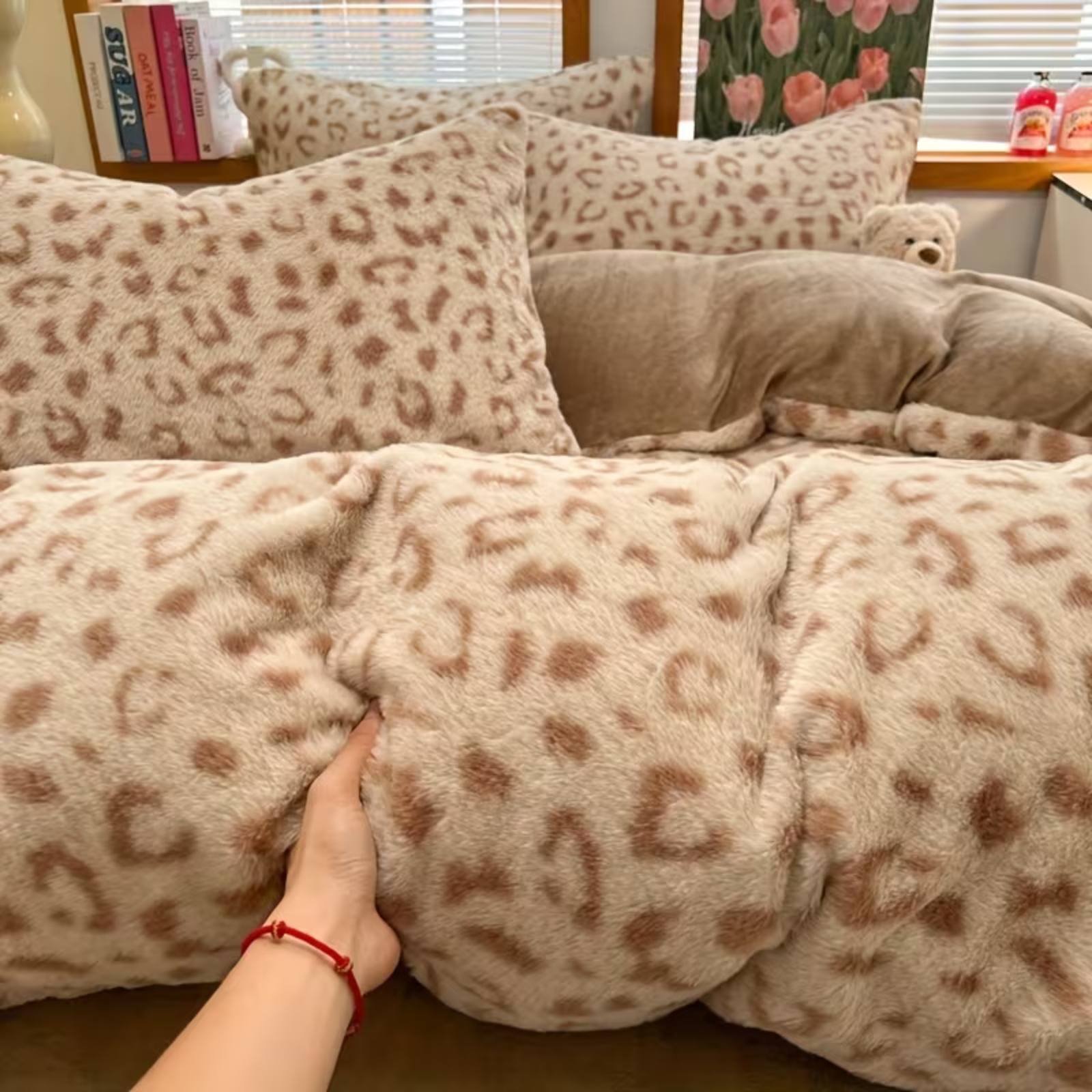 Sengetøysett i Kunstkaninpels (4-delt) – Ekstra Mykt og Varmt | Koselig Design med Leopardpreg