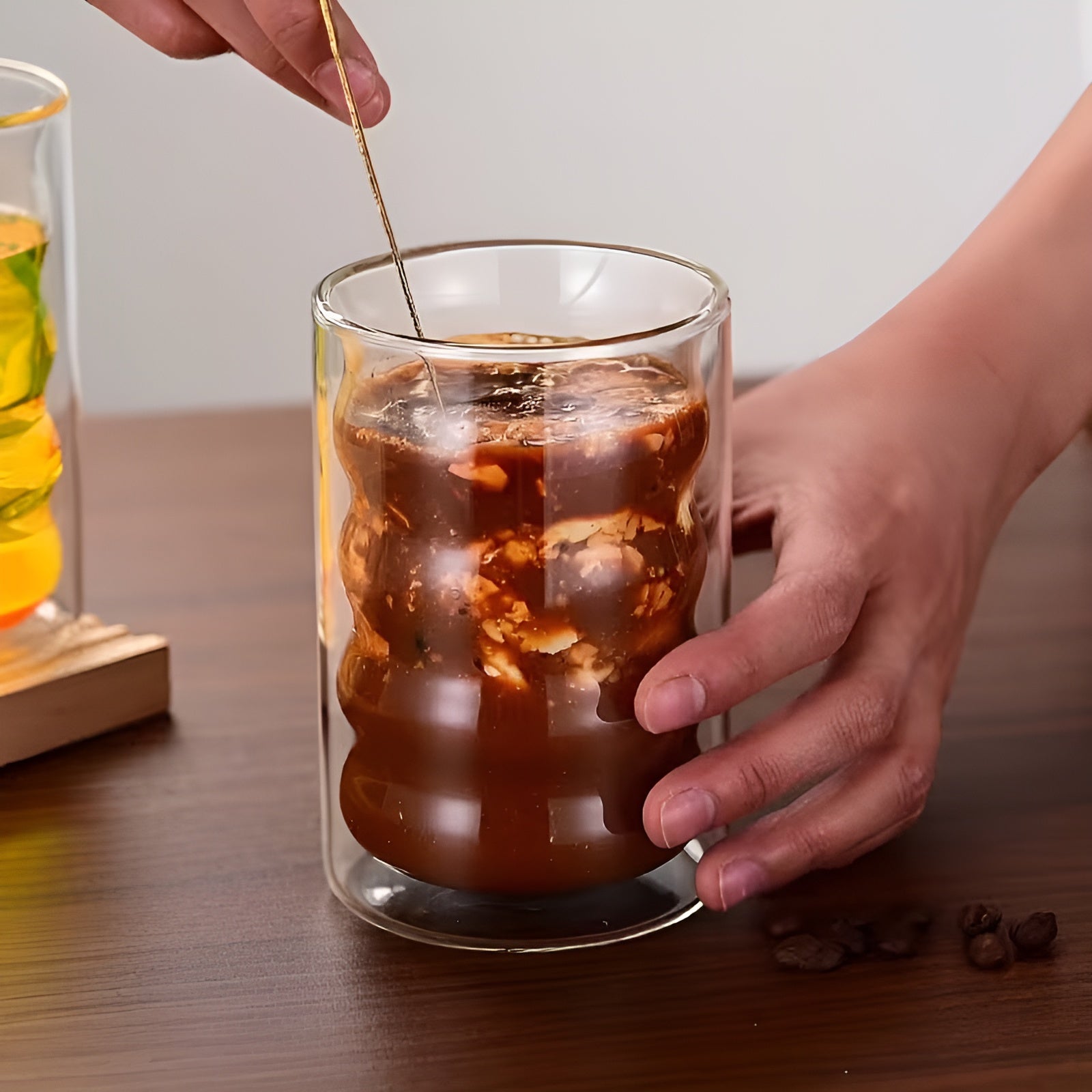 Dobbeltvegget Drikkeglass – Isolerende og Varmebestandig | Perfekt for Varme og Kalde Drikker