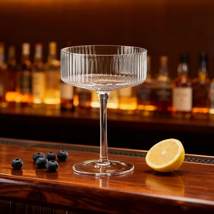 Cocktailglass Med Rillestruktur – Elegant Relieffdesign | Perfekt For Martini Og Margarita