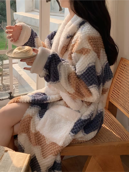 Dame Morgenkåpe i Plysj – Myk, Varm og Koselig | Perfekt for Vinteren