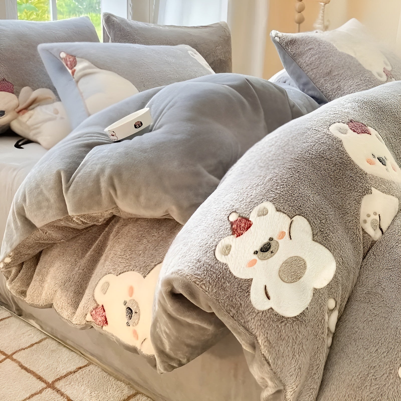Fløyelssengetøy med Bjørnemotiv – Mykt og Koselig | Perfekt for Høst og Vinter