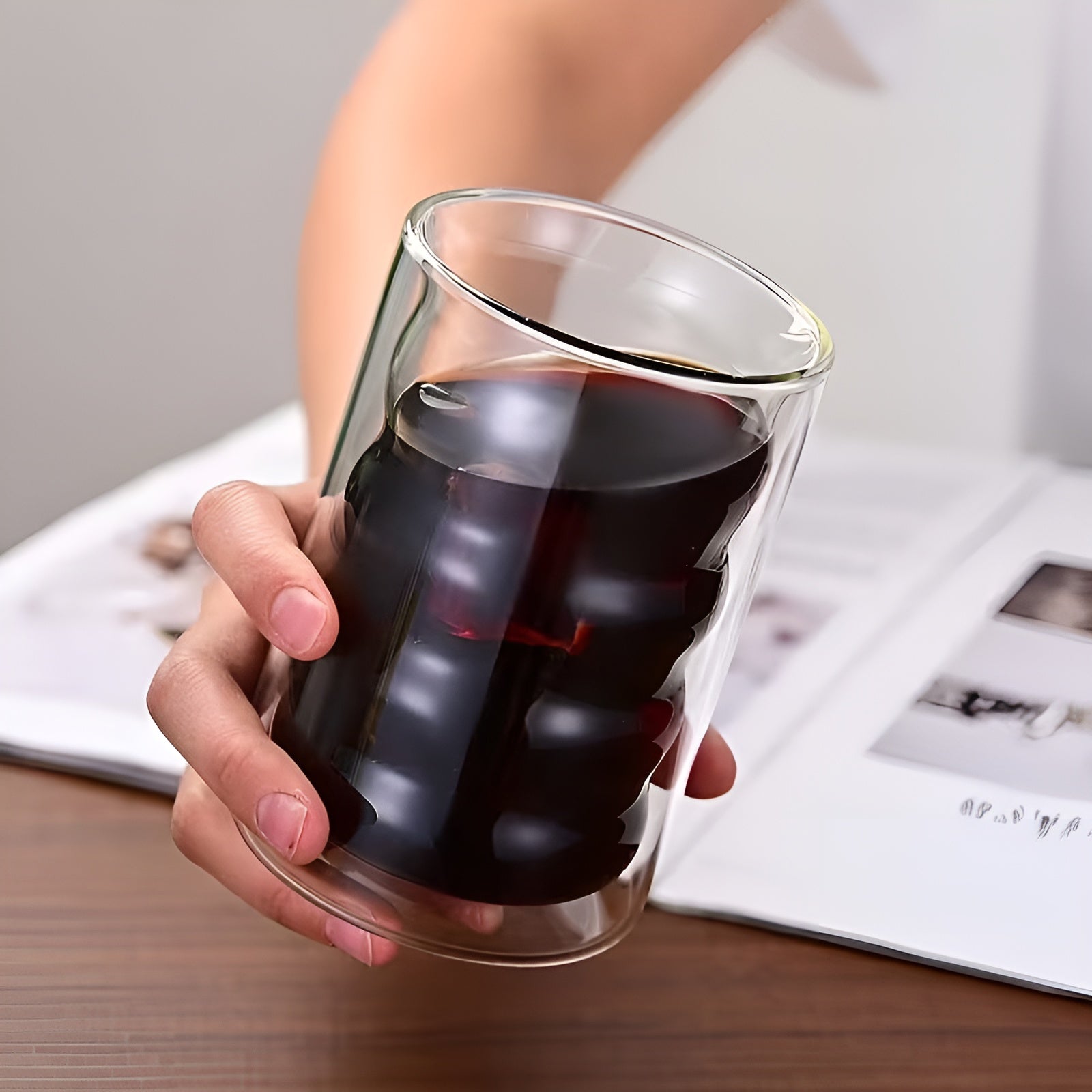 Dobbeltvegget Drikkeglass – Isolerende og Varmebestandig | Perfekt for Varme og Kalde Drikker