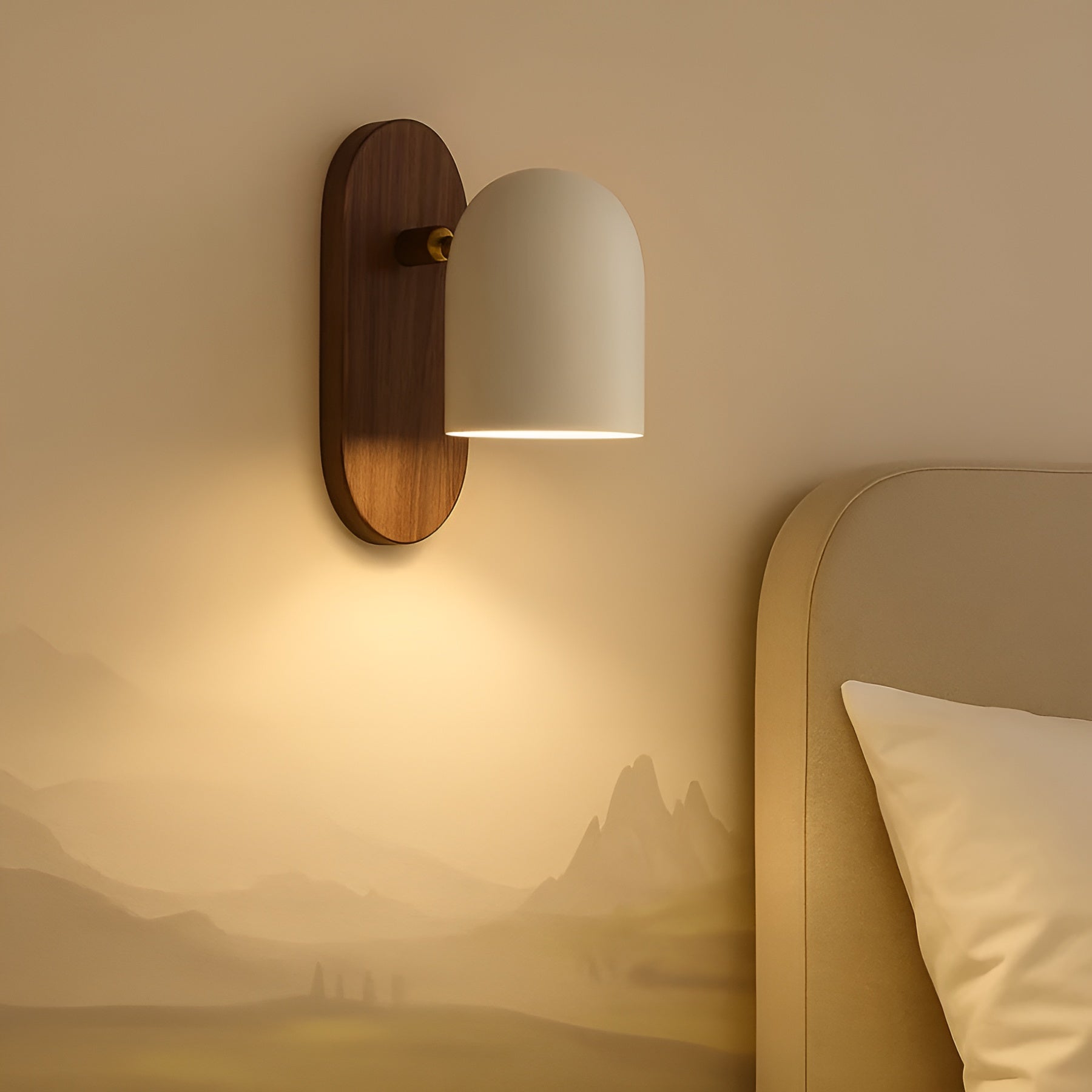 Vegglampe i Valnøttre – Varmt og Naturlig Lys | Perfekt for Stue og Gang