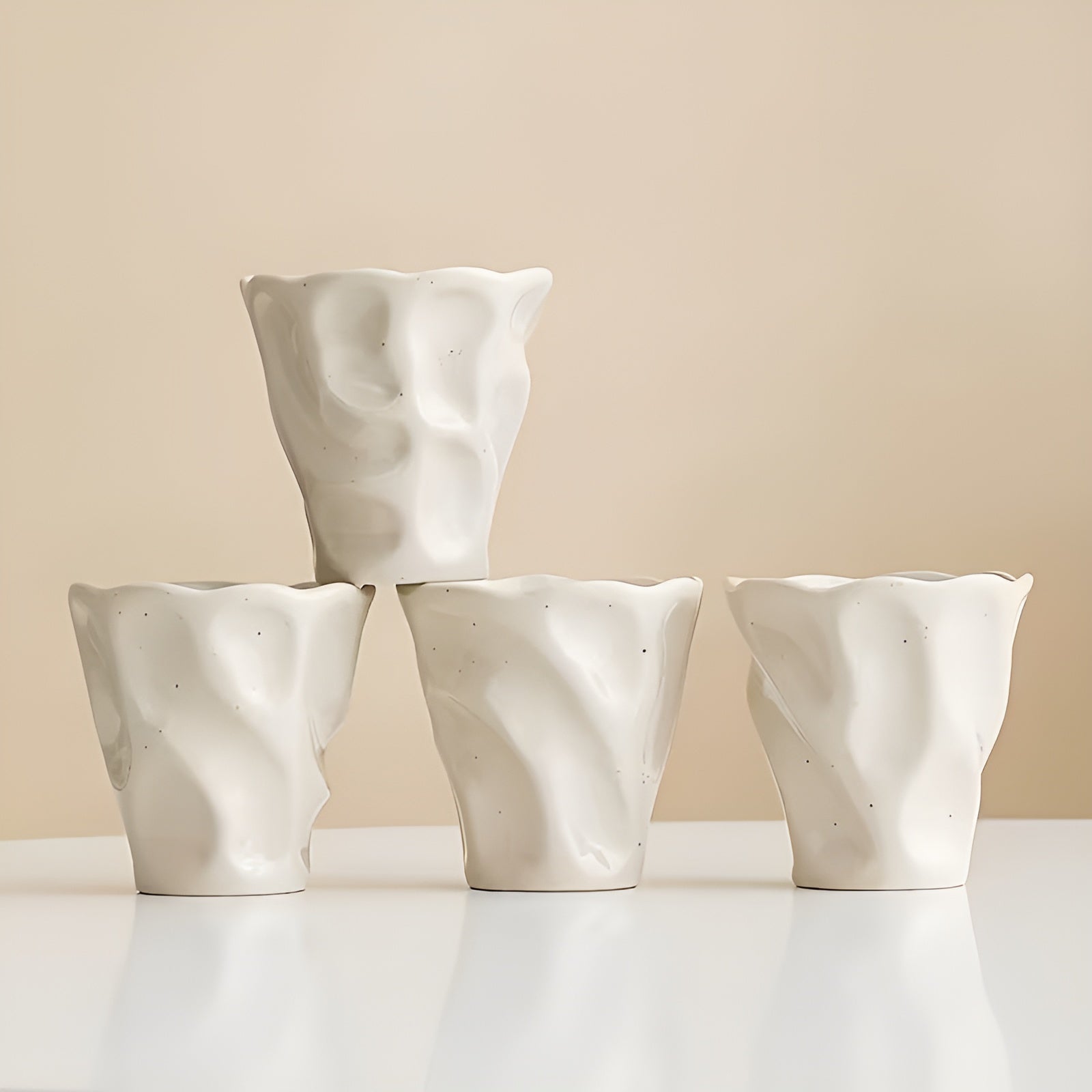 Sett Med 4 Keramiske Kopper I Rosa Og Kremhvit – Håndlagde Og Dekorative | Perfekte For Kjøkkenet Og Bordet