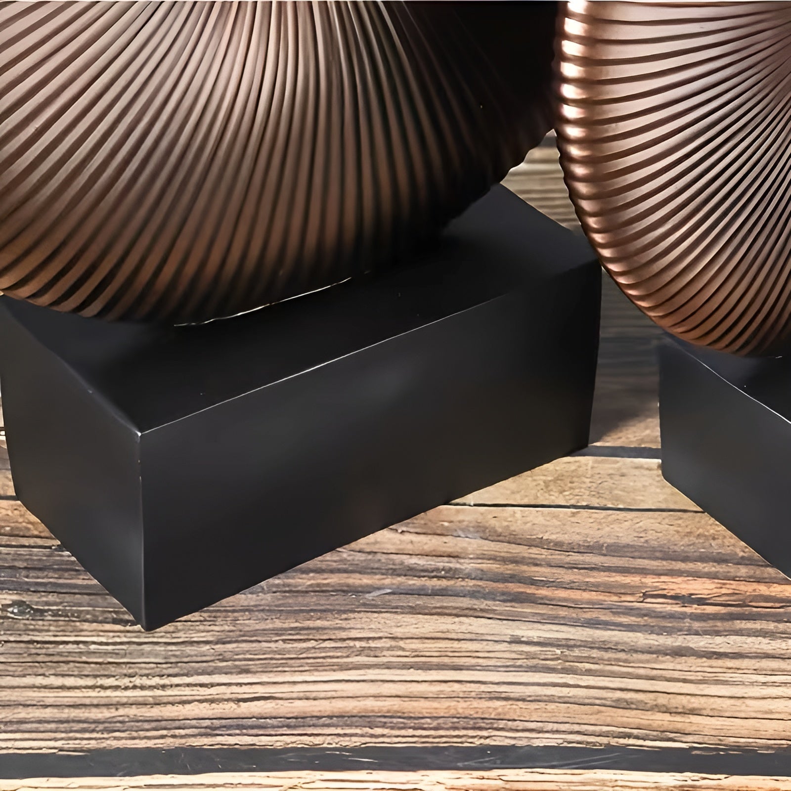 Rund Skulptur I Vintage-stil – Kinesisk Inspirert | Stilig Boliginnredning I Resin - Figurer