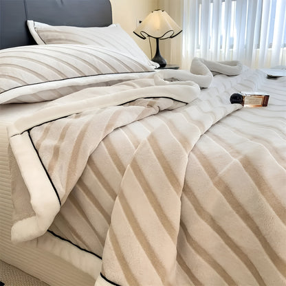 Mykt Koseteppe I Melkesammet – Varmt Og Behagelig | Perfekt For Høst Og Vinter