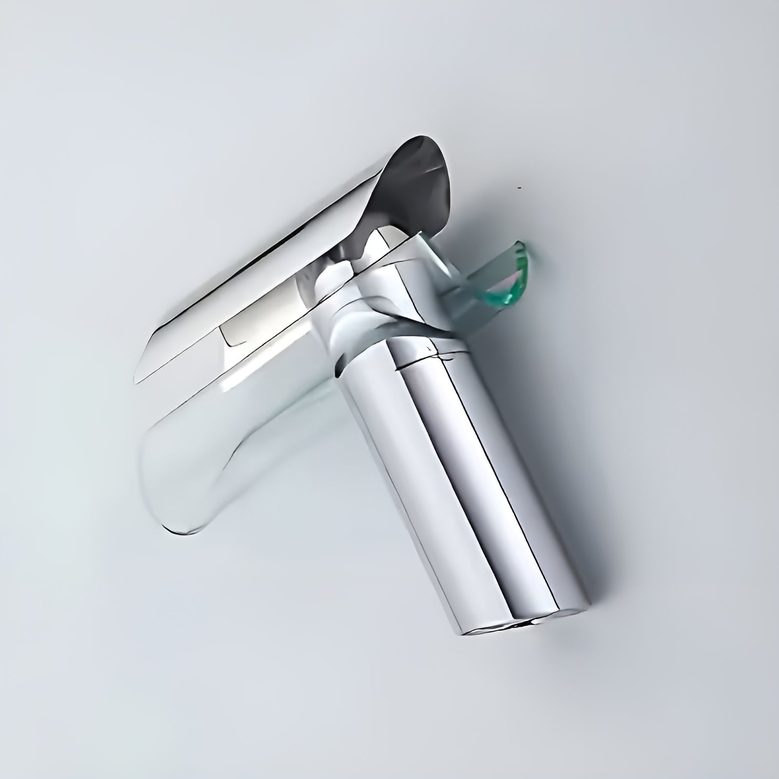 Servantkran med Fossedesign – Kaldt og Varmt Vann | Moderne Glassdesign for Bad og Gjestetoalett