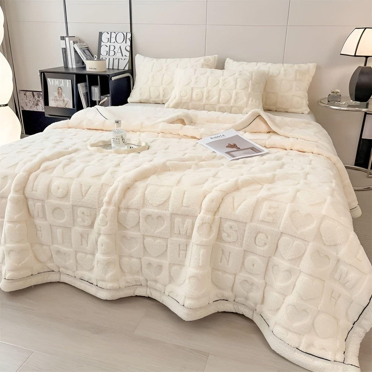 CoralDream Pledd – Varmt Fleece-vinterpledd med Hjerte- og Bokstavmønster på Begge Sider