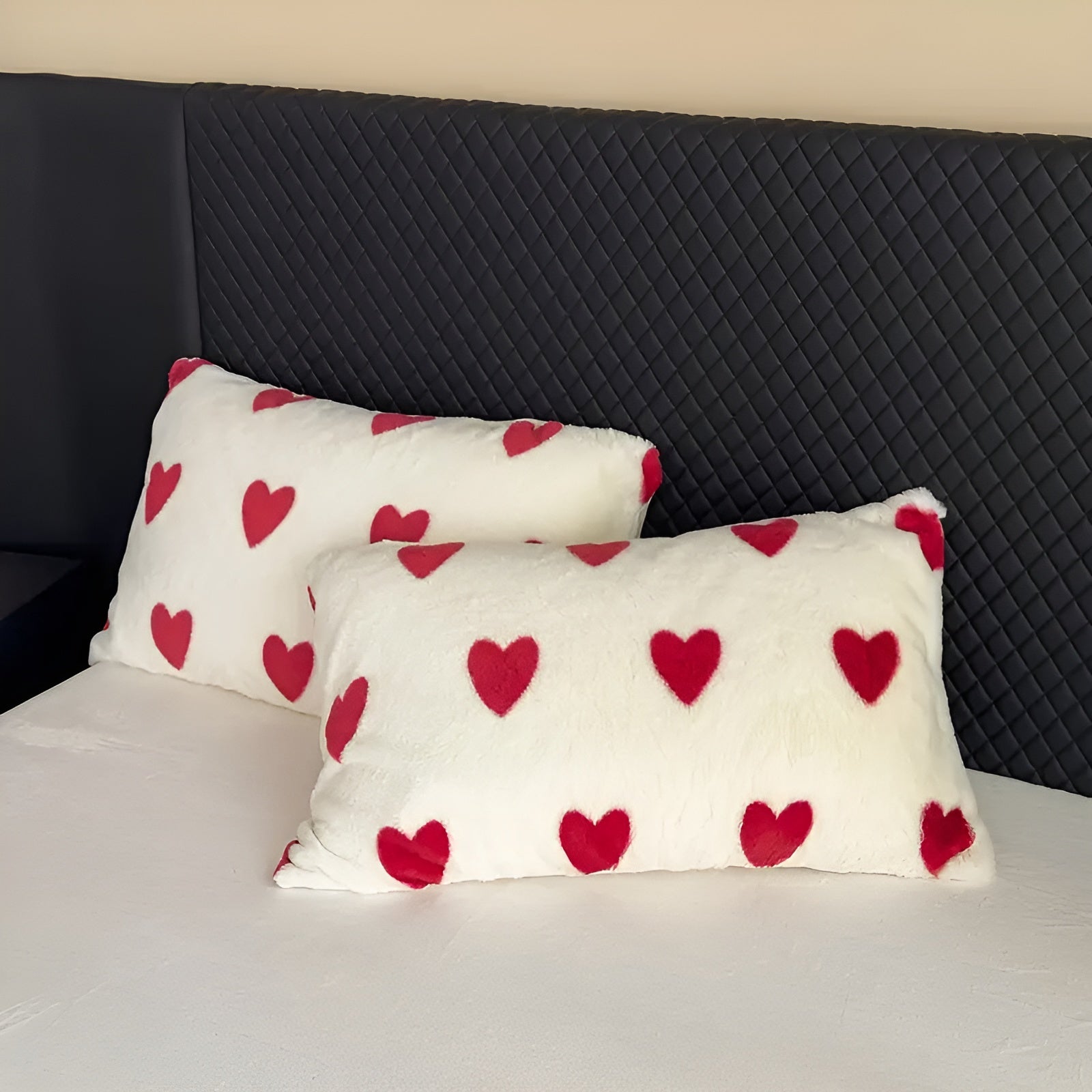 Sengetøysett med Hjertemønster – Mykt og Varmt | Koselig 3-delt Plysjsett i Lys Beige