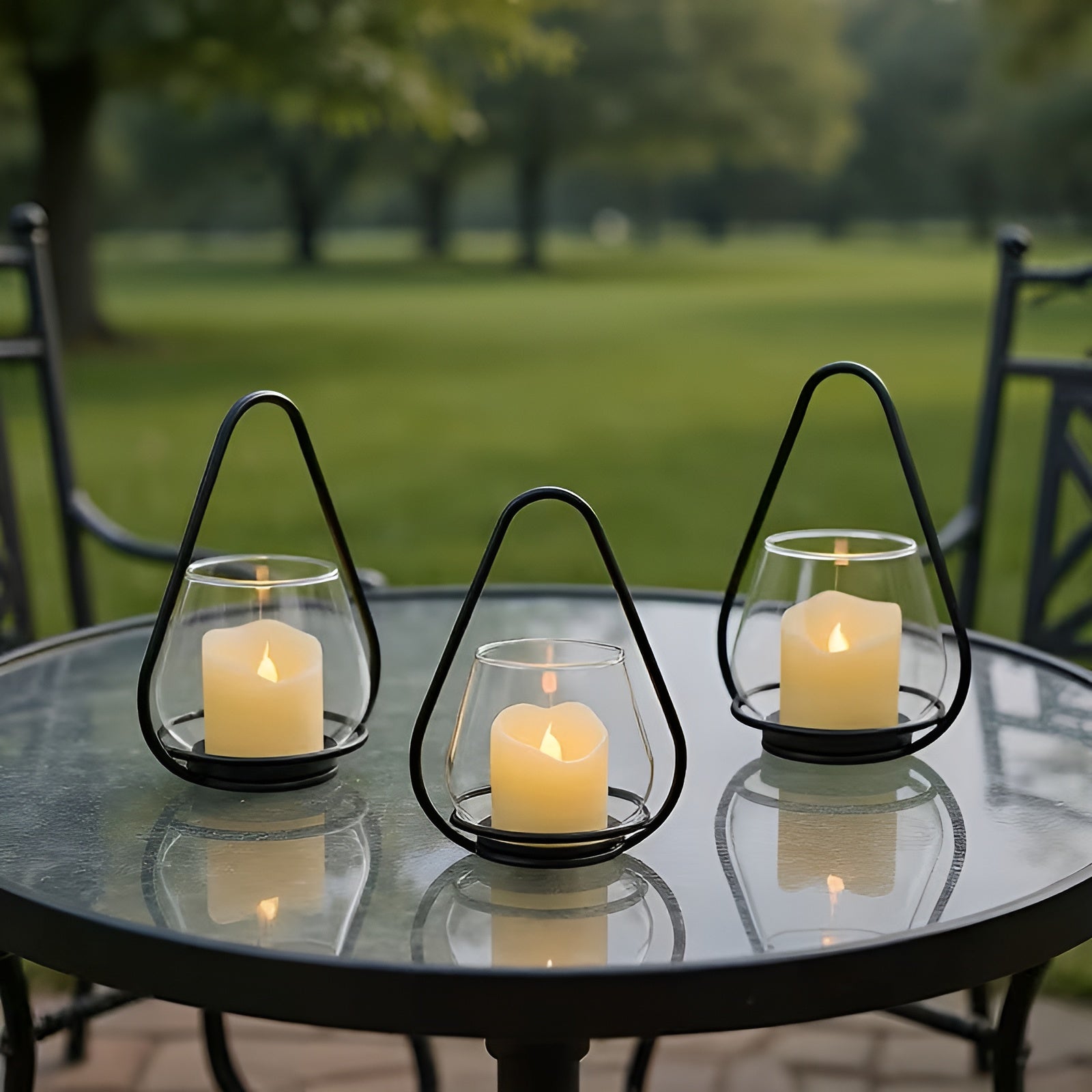 Hengende Svart Lyslykt i Metall – Klassisk Vintage-design | Dekorativ for Hjem og Uteområde