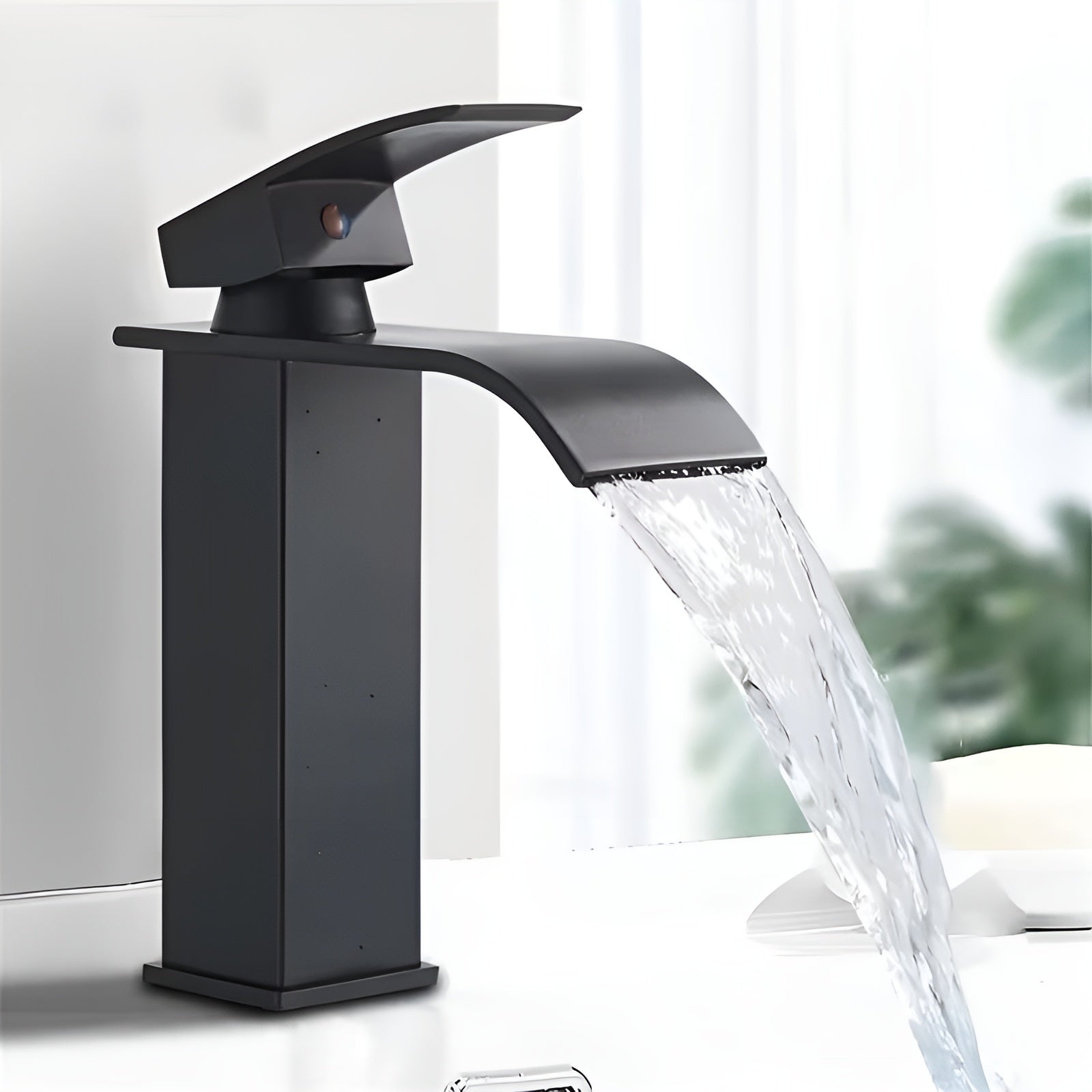 Servantbatteri i Rustfritt Stål – Vannfallutløp med Varmt og Kaldt Vann | Svart Ettgrepsarmatur for Bad