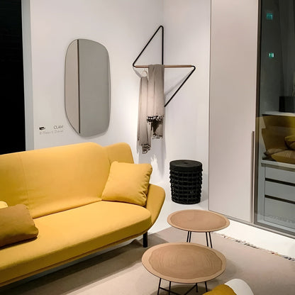 Firkantet Veggkrok I Tre Og Metall – Minimalistisk Klesstativ I Designerstil