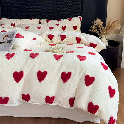 Sengetøysett med Hjertemønster – Mykt og Varmt | Koselig 3-delt Plysjsett i Lys Beige