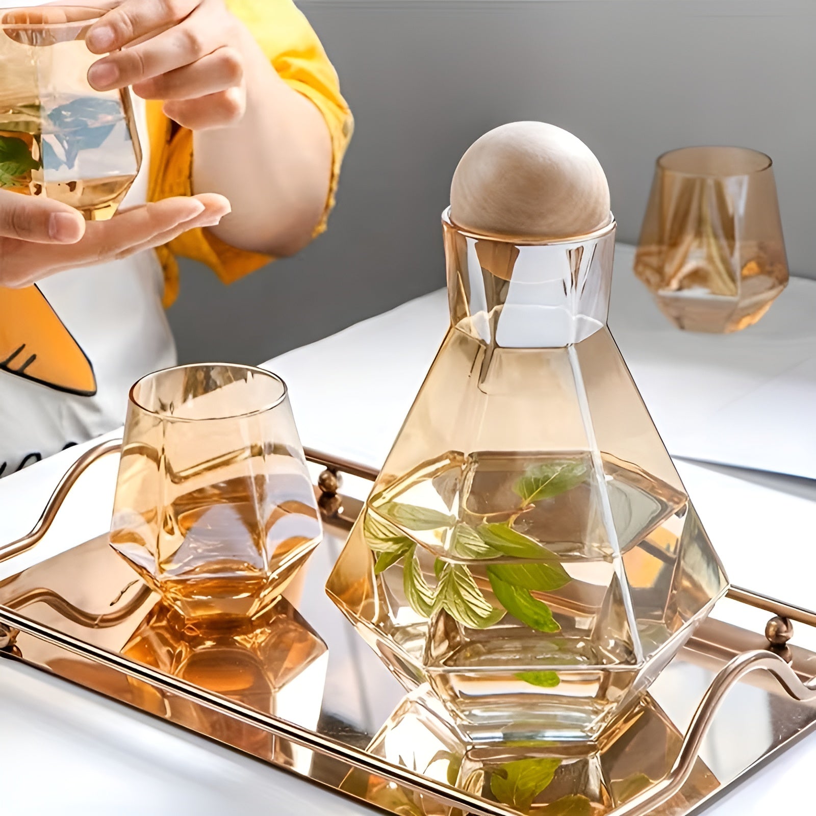 Diamantglass-Karaffesett Med 4 Glass – Moderne Og Dekorativt | 5-delers Sett Med Lokk Til Vann Juice Og Vin - Bernstein
