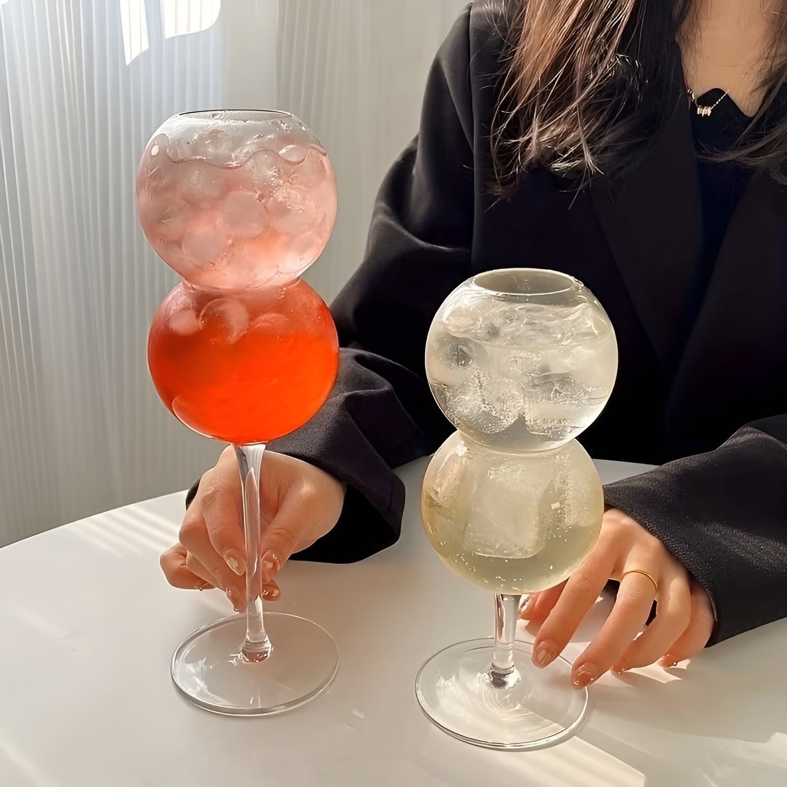 Sett Med 2 Glassbeger I Kuleform – Elegante Og Dekorative | Kan Brukes På Nytt Med Glassstrå Perfekte Til Juice Drinker