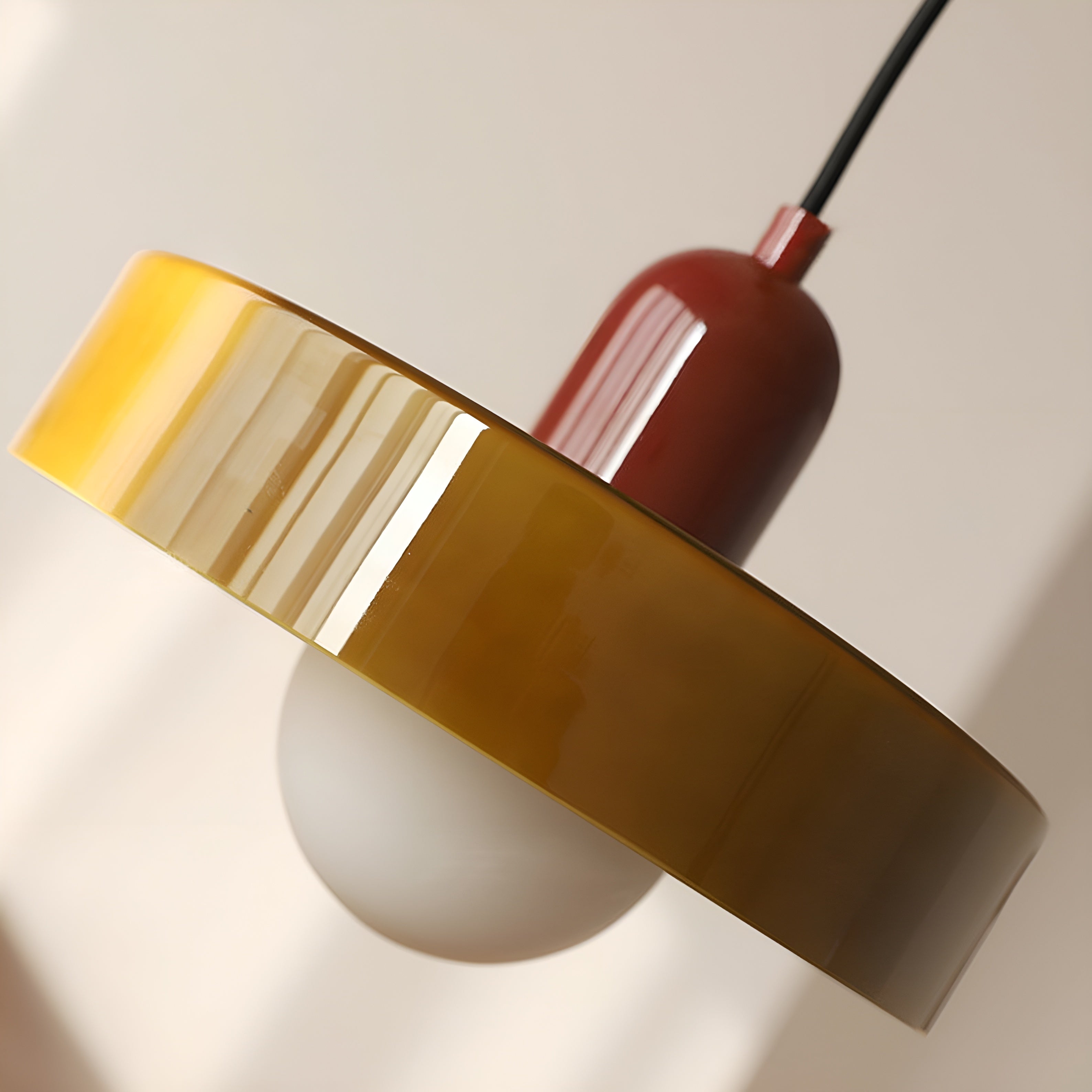 Bilde av Lysfjord Glasspendel – Moderne Eleganse i Tidløst Design fra Velisse