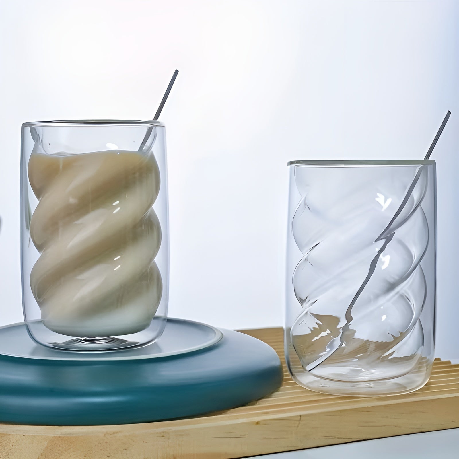 Dobbeltveggede Spiralglass i 4-pk – Varmeisolerende og Hitzebestandige | Perfekt for Kaffe, Te og Dessert