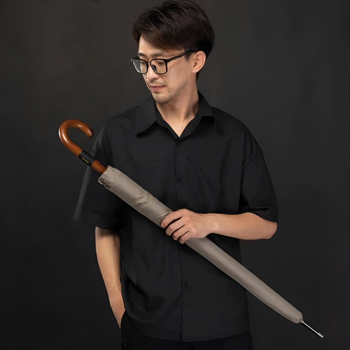 Stor Regnparaply – 120 cm Skjerm, Trehåndtak | Klassisk Design