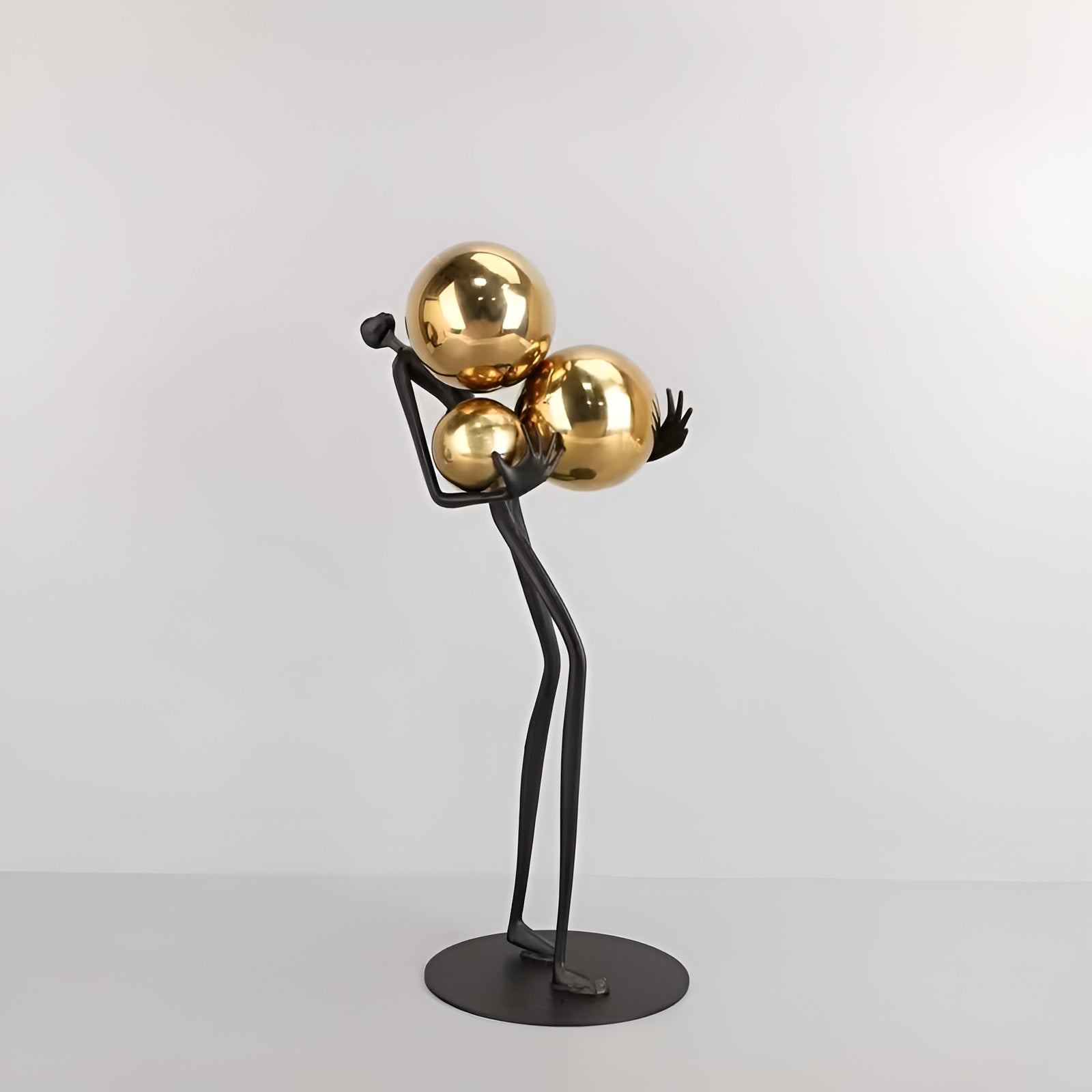 Metallskulptur med Kule – Moderne og Minimalistisk | Perfekt for Inne- og Utebruk