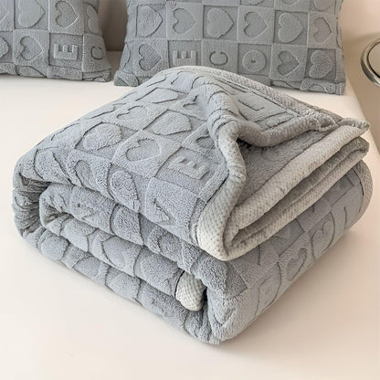 CoralDream Pledd – Varmt Fleece-vinterpledd med Hjerte- og Bokstavmønster på Begge Sider